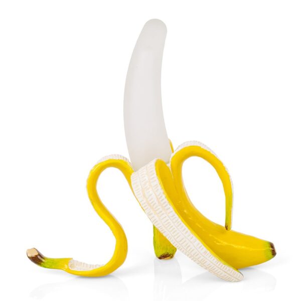 banana-lamp-daisy-05-amara
