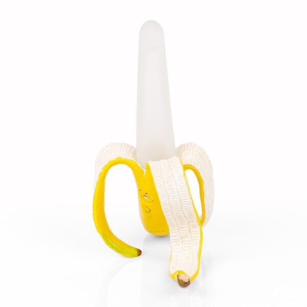 banana-lamp-daisy-06-amara