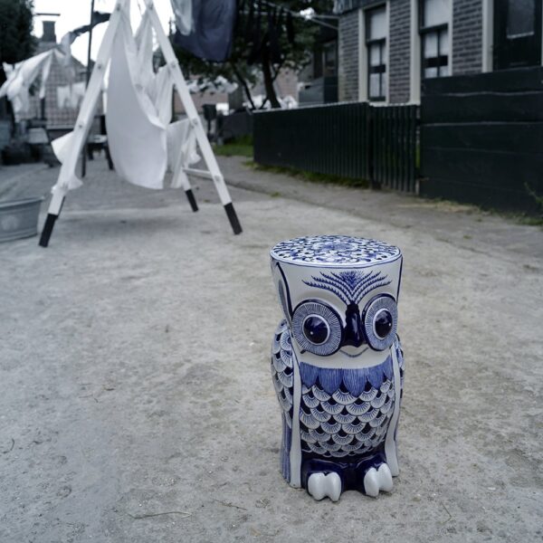 blue-porcelain-flower-owl-stool-02-amara