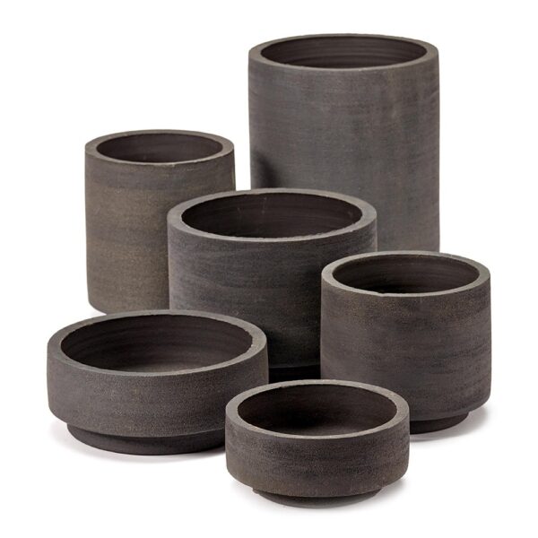 cylinder-plant-pot-black-large-02-amara