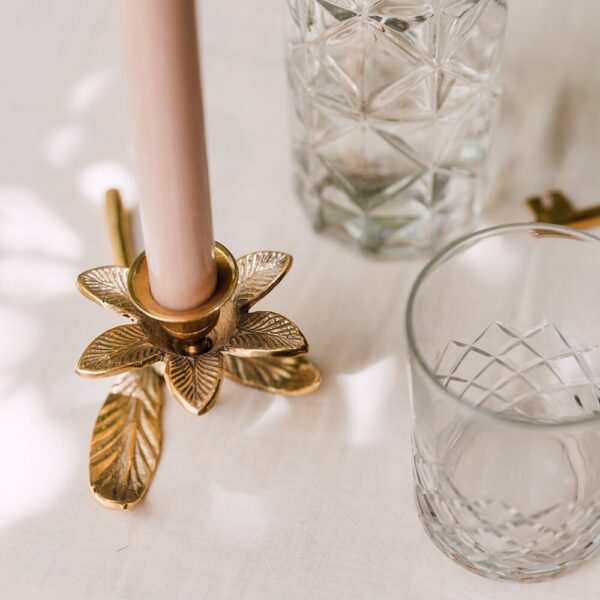 flower-candle-holder-with-leaf-06-amara