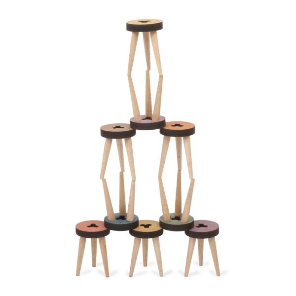 los-taburetes-balancing-stool-game-12-stools-05-amara