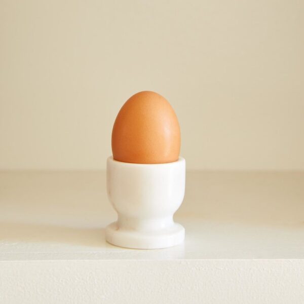 marble-egg-cup-white-02-amara
