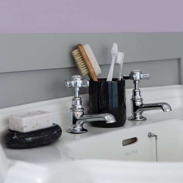 marble-pen-pot-toothbrush-holder-black-04-amara