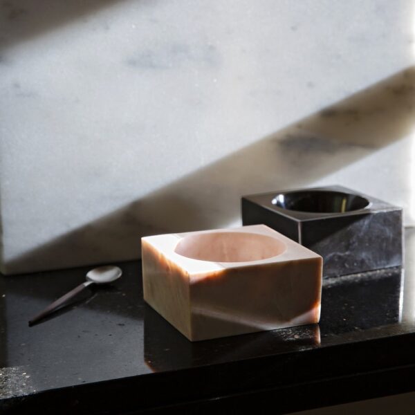 marble-square-block-bowl-black-04-amara