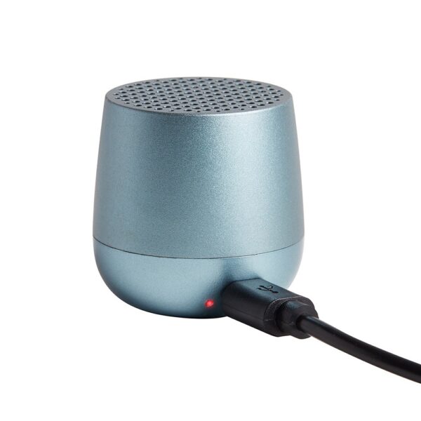 mino-bluetooth-speaker-light-blue-02-amara