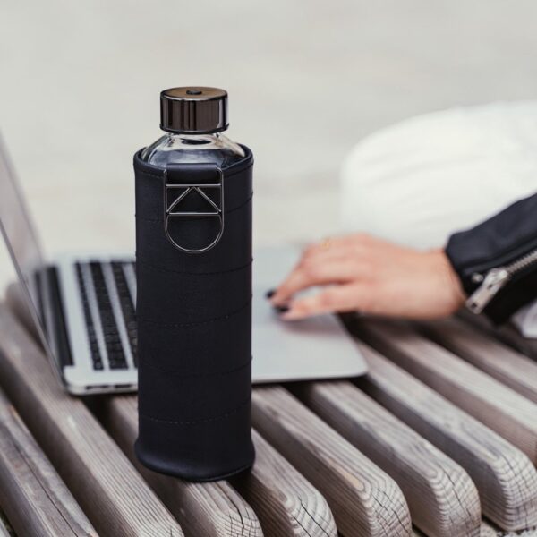 mismatch-water-bottle-with-faux-leather-cover-graphite-02-amara