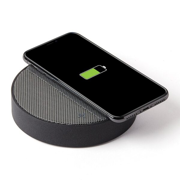 oslo-energy-bluetooth-speaker-charging-station-dark-grey-light-grey-03-amara