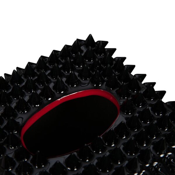 spikes-tissue-box-black-red-02-amara