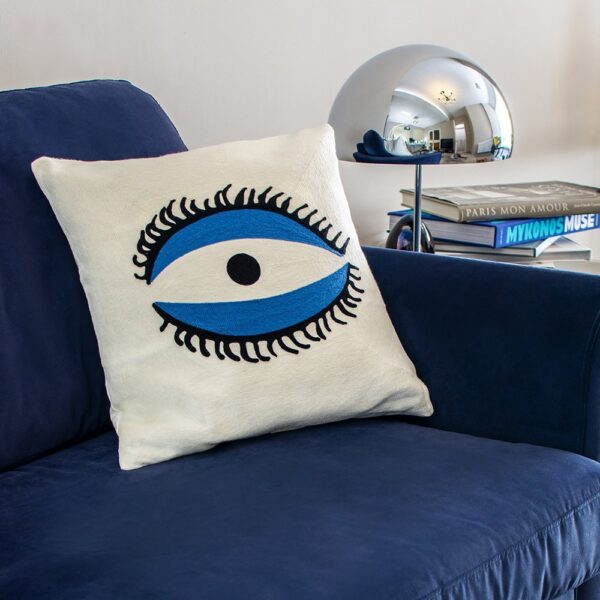 the-eye-cushion-45x45cm-02-amara