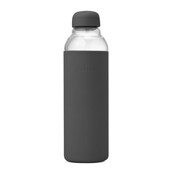 the-porter-water-bottle-charcoal-02-amara