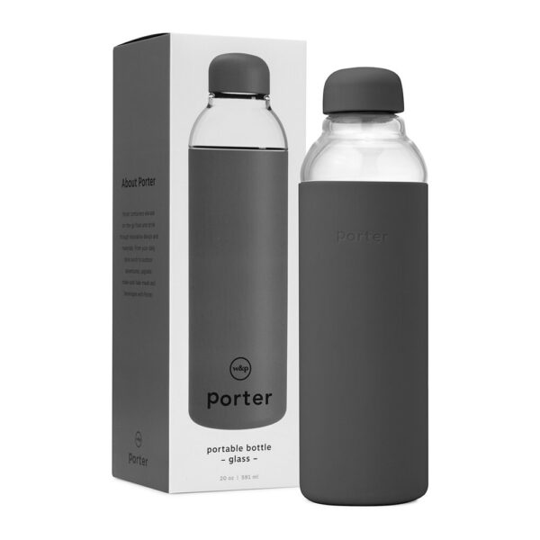 the-porter-water-bottle-charcoal-04-amara