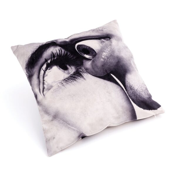 toiletpaper-cushion-cover-50x50cm-eye-mouth-04-amara