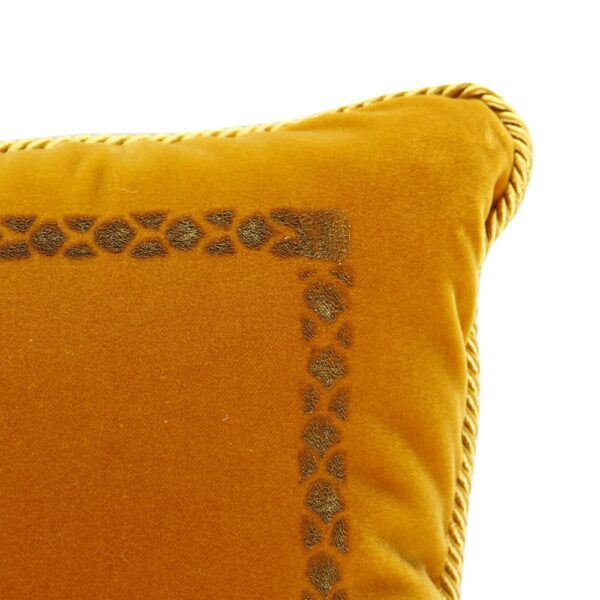 venezia-pillow-40x40cm-mustard-yellow-03-amara