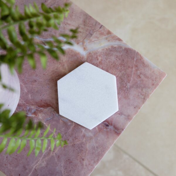 white-marble-coasters-set-of-4-hexagon-04-amara