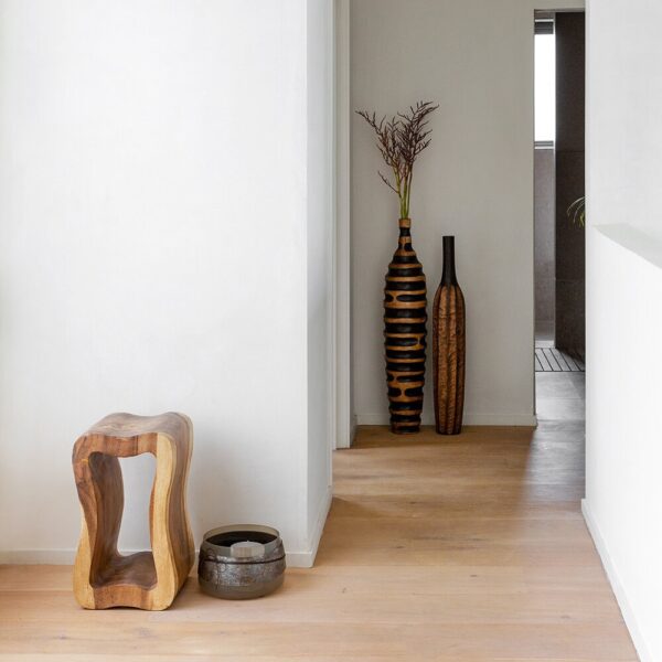 wood-stripe-vase-05-amara