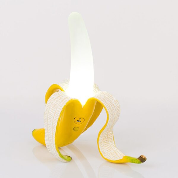 banana-lamp-daisy