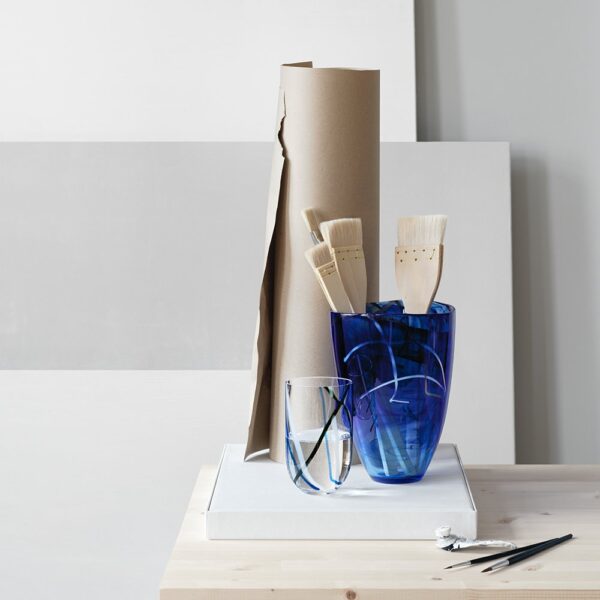 contrast-vase-blue