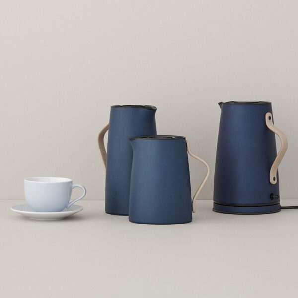 emma-vacuum-tea-jug-dark-blue