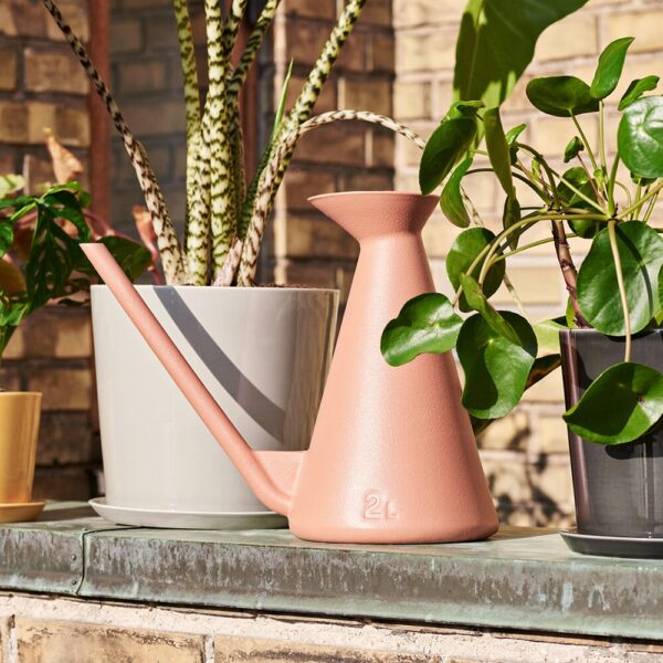 watering-can-terracotta