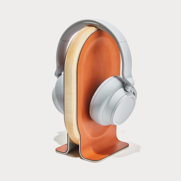 grovemade-wood-headphone-stand-maple-fg-headphone-stand-map-01-moment