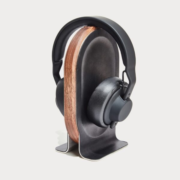 grovemade-wood-headphone-stand-walnut-fg-headphone-stand-wal-01-moment