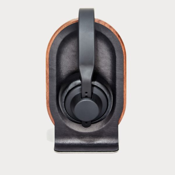 grovemade-wood-headphone-stand-walnut-fg-headphone-stand-wal-04-moment