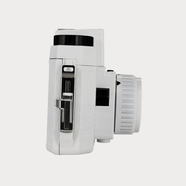 holga-120n-medium-format-film-camera-with-hotshoe-white-785120-04-moment