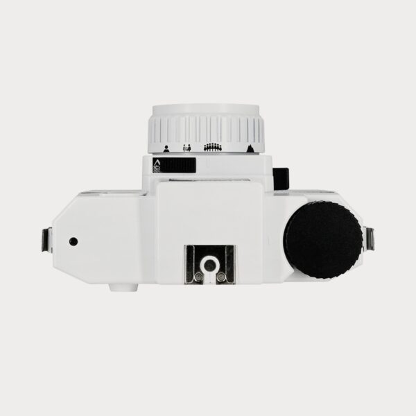 holga-120n-medium-format-film-camera-with-hotshoe-white-785120-05-moment