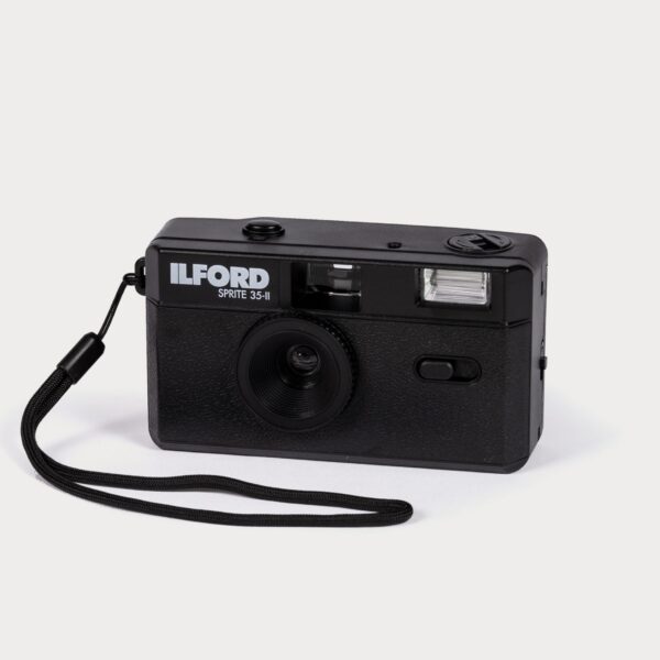 ilford-sprite-35-ii-reusable-35mm-film-camera-black-2005152-01-moment