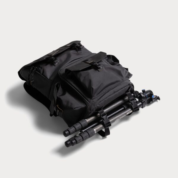 langly-multi-globetrotter-camera-backpack-black-multigxb002-04-moment