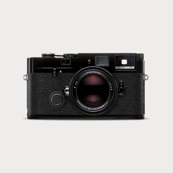 leica-mp-0-72-rangefinder-film-camera-black-10302-01-moment