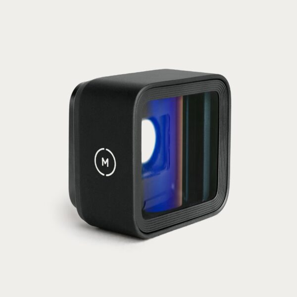 moment-m-series-1-33x-anamorphic-lens-blue-flare-130-001-01-moment