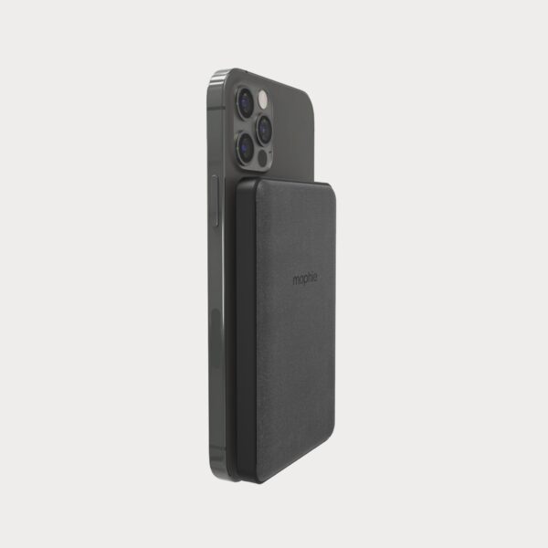 mophie-snap-juice-pack-mini-5000-mah-wireless-charging-power-bank-401107911-02-moment