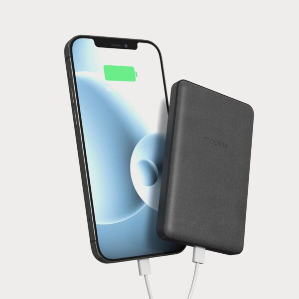 mophie-snap-juice-pack-mini-5000-mah-wireless-charging-power-bank-401107911-04-moment