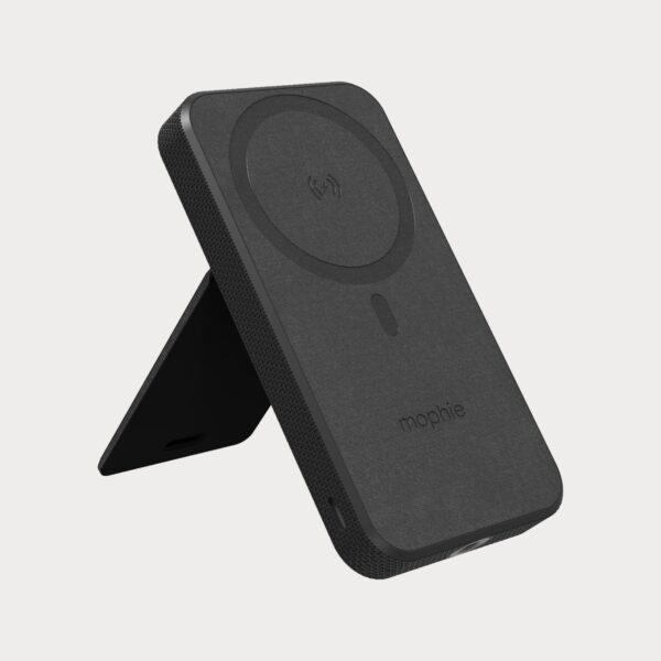 mophie-snap-powerstation-10000-mah-wireless-charging-stand-power-bank-401107913-05-moment