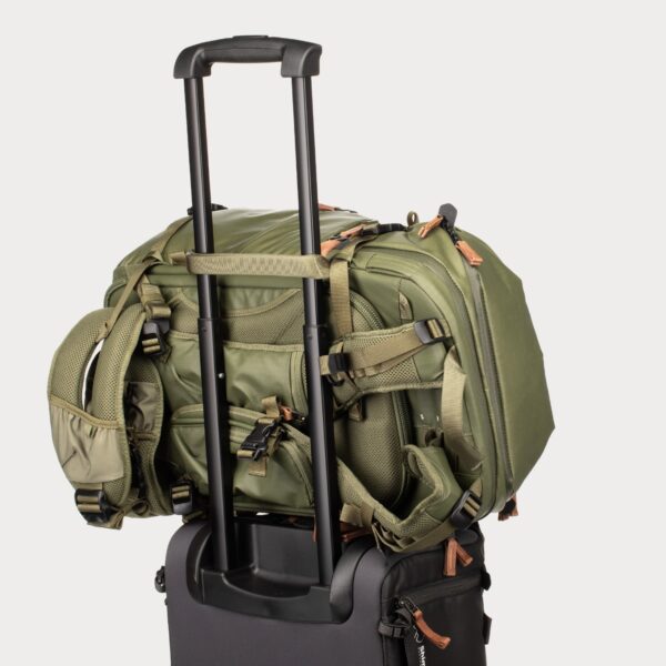 shimoda-explore-v2-30-backpack-army-green-520-155-04-moment