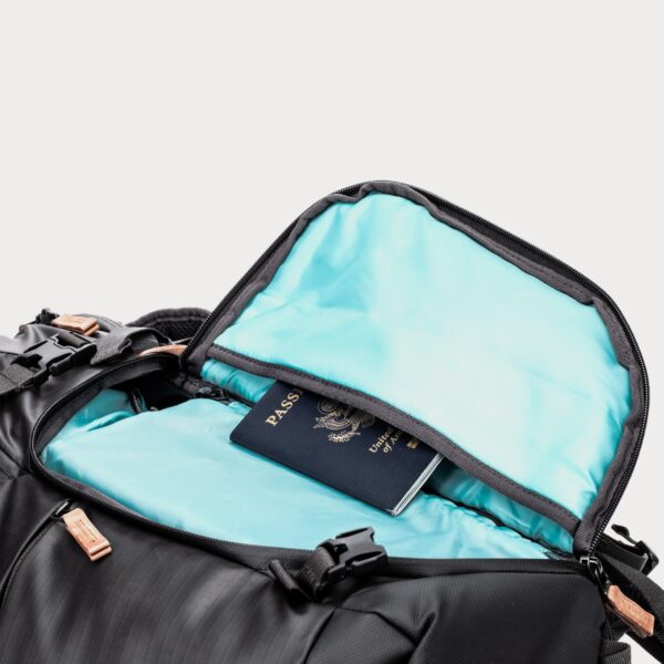 shimoda-explore-v2-30-backpack-black-520-154-06-moment