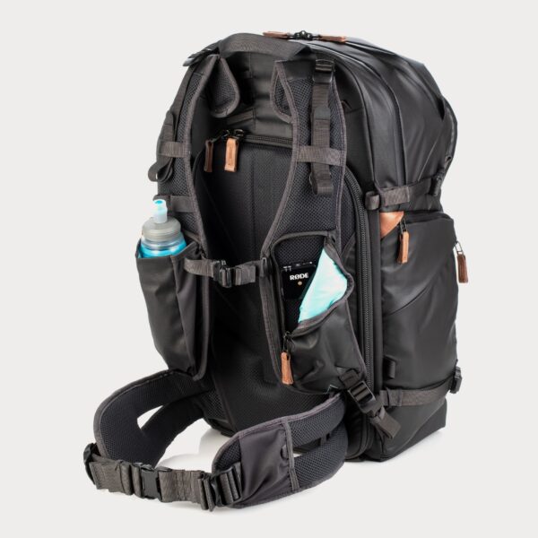 shimoda-explore-v2-35-backpack-black-520-158-02-moment