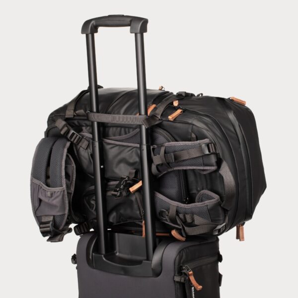 shimoda-explore-v2-35-backpack-black-520-158-04-moment