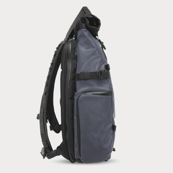 wandrd-prvke-31-liter-camera-backpack-aegean-blue-pk31-bl-3-02-moment
